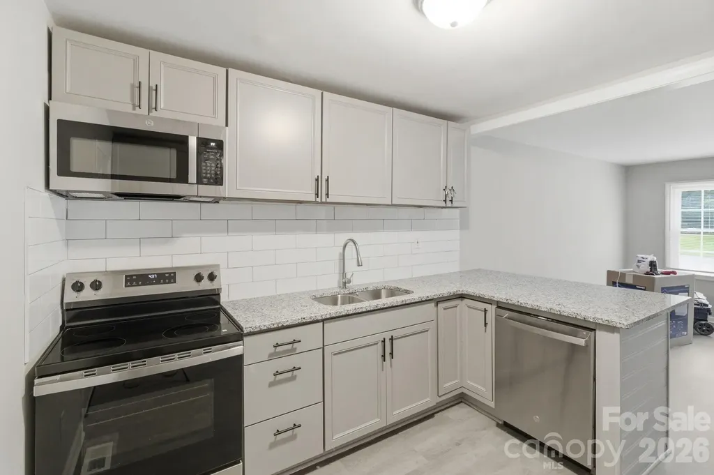 2732 Thornton Road Charlotte NC 28208