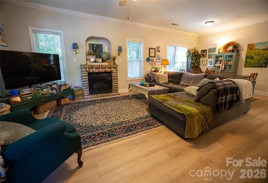 1392 21st Avenue NE Hickory NC 28601