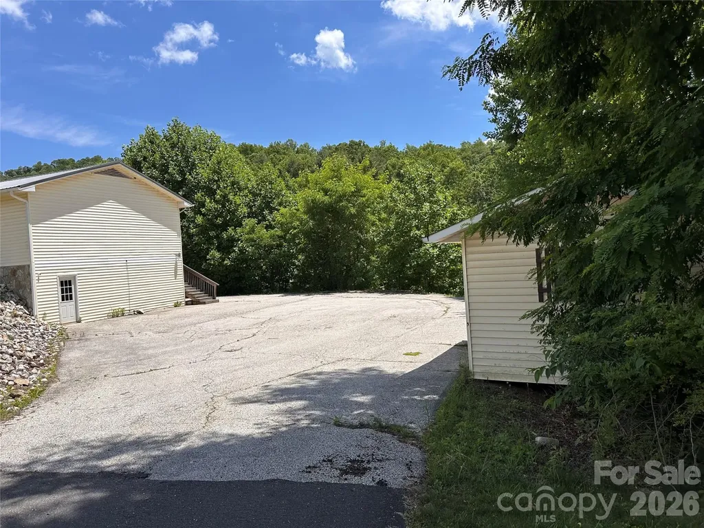 422 Us Highway 19e Highway Spruce Pine NC 28777
