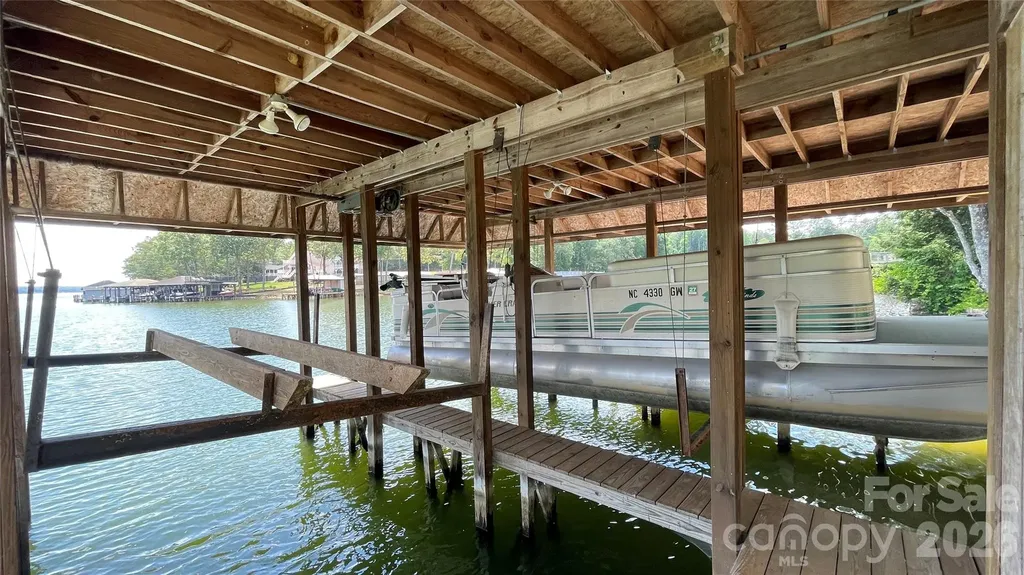 128 Curran Point Drive Norwood NC 28128