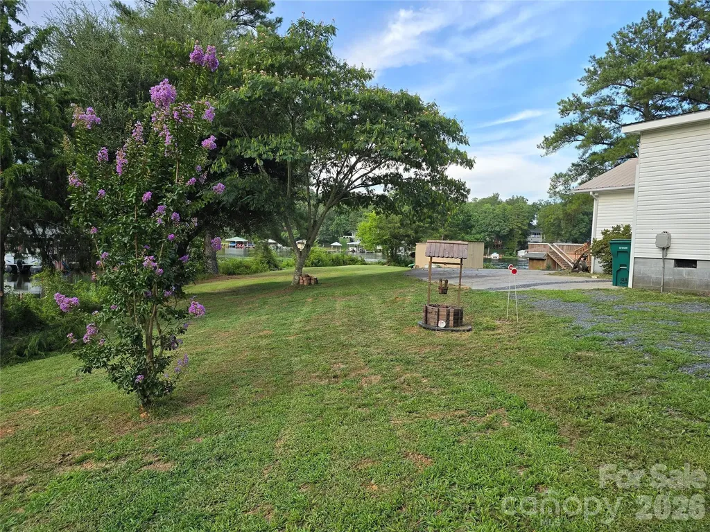 128 Curran Point Drive Norwood NC 28128