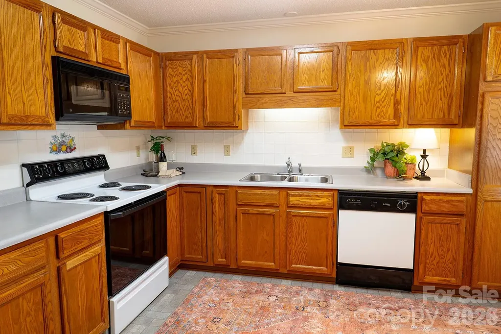 102 Rough Point Court Asheville NC 28806