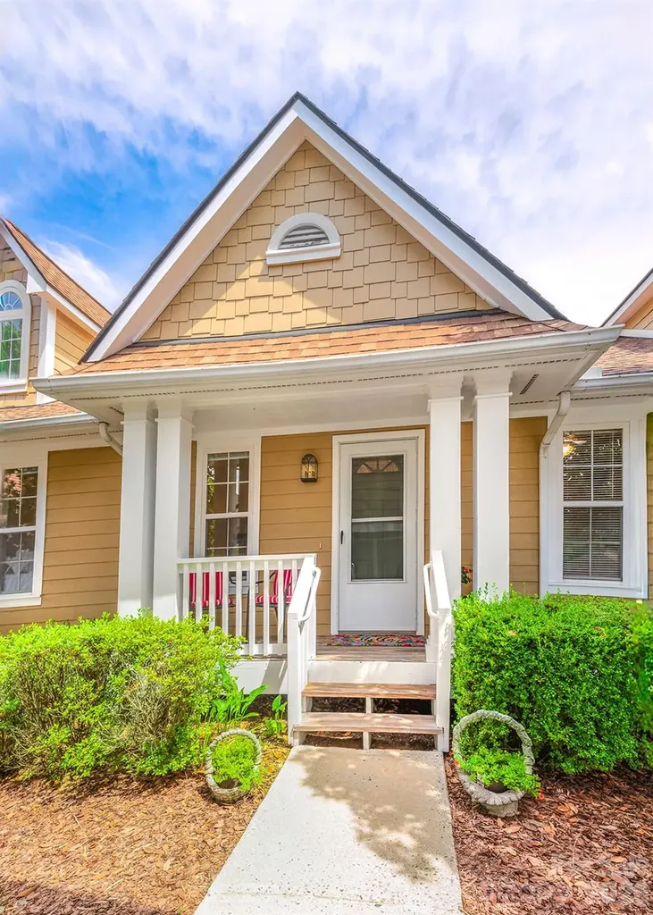 102 Rough Point Court Asheville NC 28806