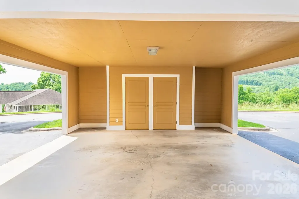 102 Rough Point Court Asheville NC 28806