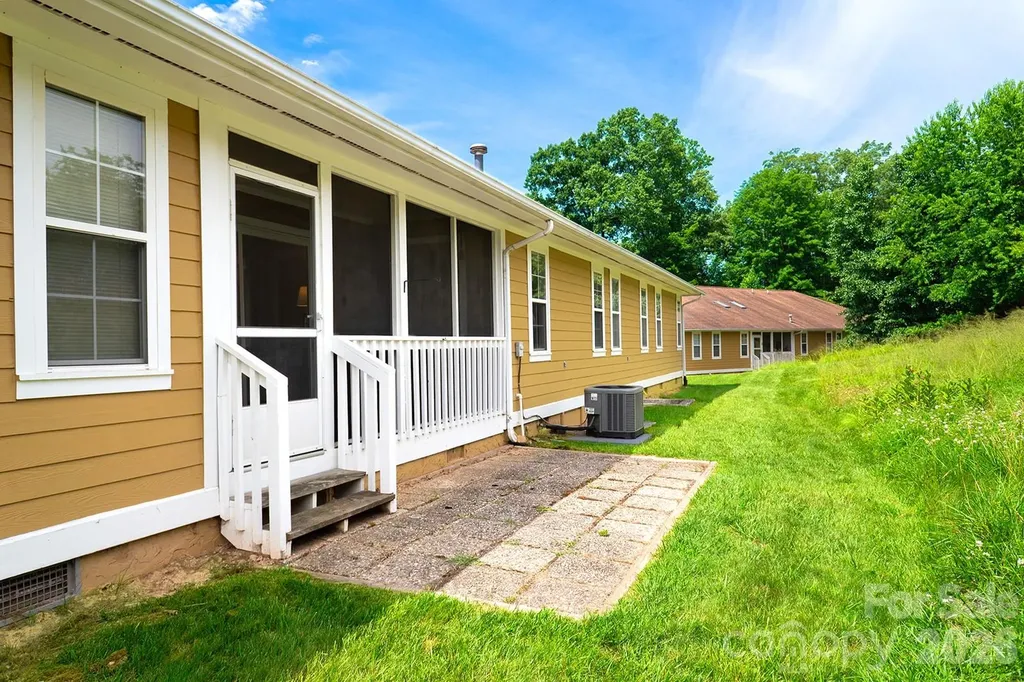 102 Rough Point Court Asheville NC 28806