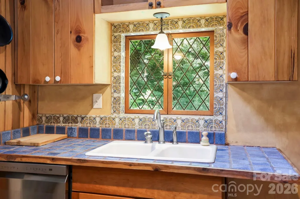 173 Camp Elliott Road Black Mountain NC 28711
