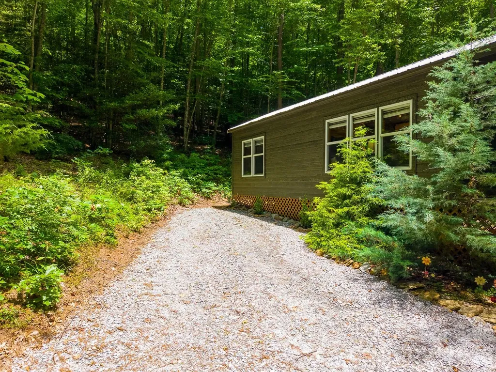 243 Jonquil Woods Road Franklin NC 28734