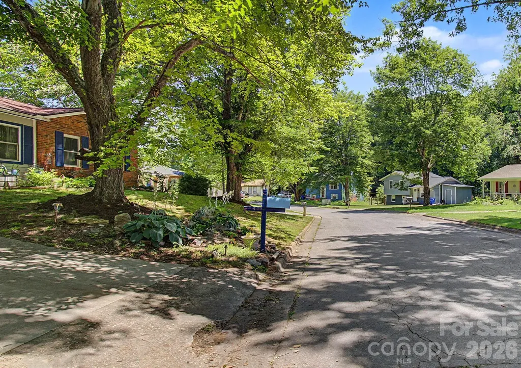 102 Wicklow Drive Asheville NC 28806