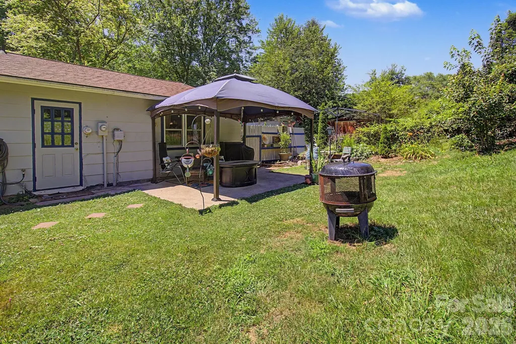 102 Wicklow Drive Asheville NC 28806