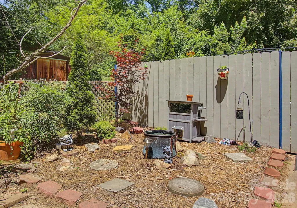 102 Wicklow Drive Asheville NC 28806