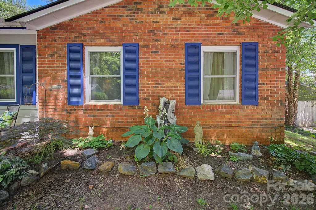 102 Wicklow Drive Asheville NC 28806