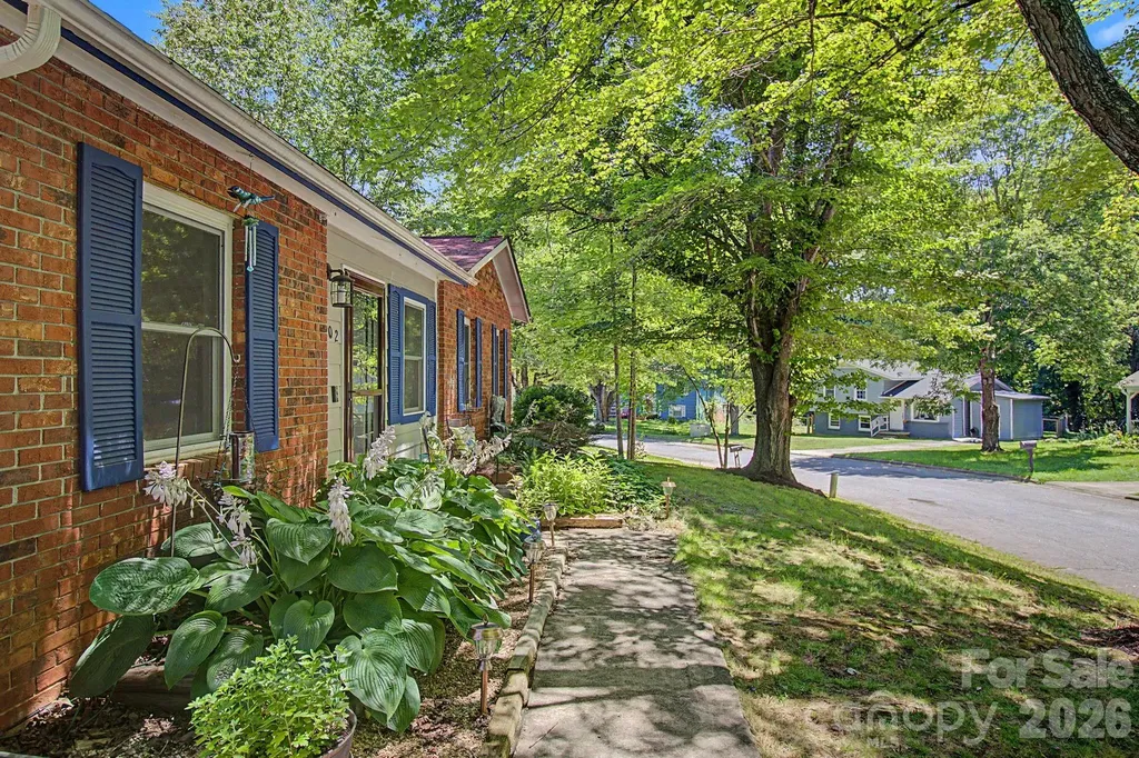 102 Wicklow Drive Asheville NC 28806