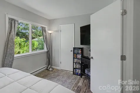 102 Wicklow Drive Asheville NC 28806