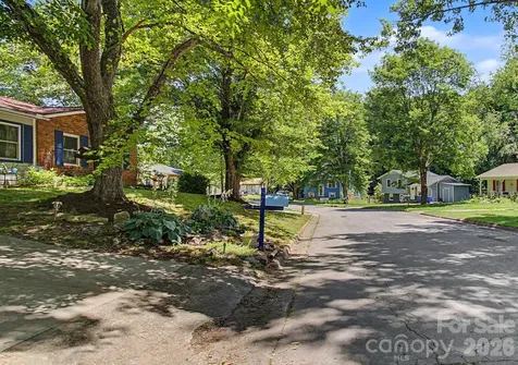 102 Wicklow Drive Asheville NC 28806