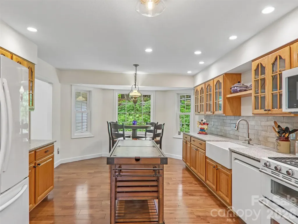 3106 Essex Path Hendersonville NC 28791