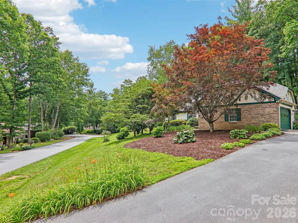 3106 Essex Path Hendersonville NC 28791