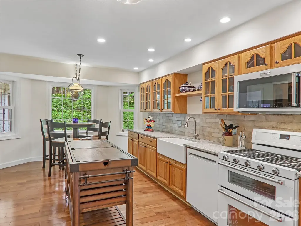 3106 Essex Path Hendersonville NC 28791