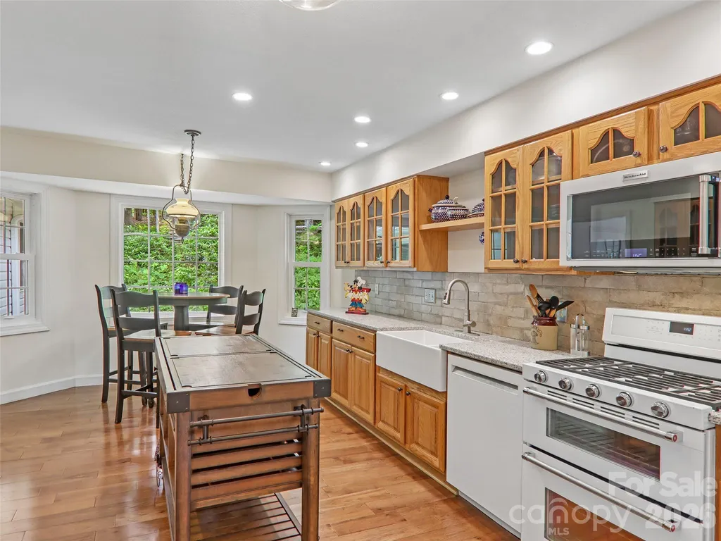 3106 Essex Path Hendersonville NC 28791