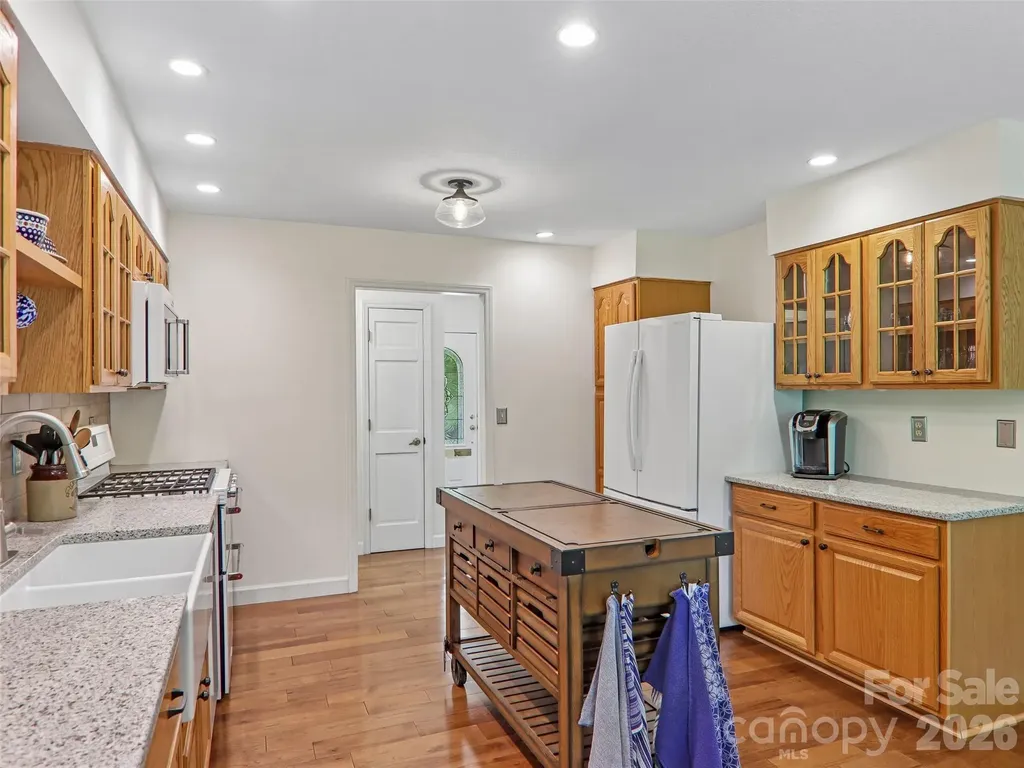 3106 Essex Path Hendersonville NC 28791