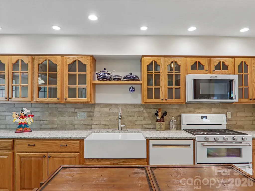 3106 Essex Path Hendersonville NC 28791