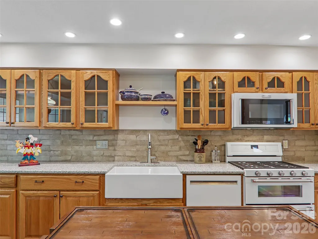 3106 Essex Path Hendersonville NC 28791