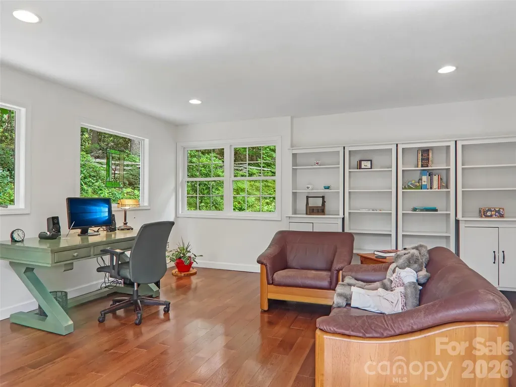 3106 Essex Path Hendersonville NC 28791