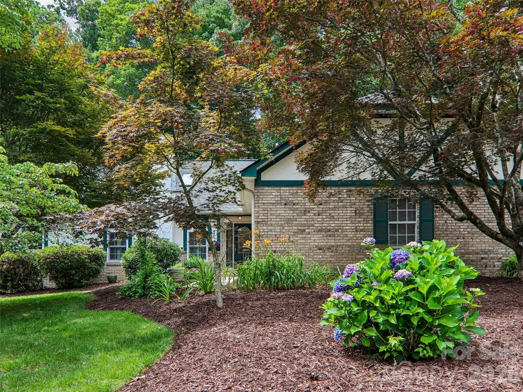 3106 Essex Path Hendersonville NC 28791