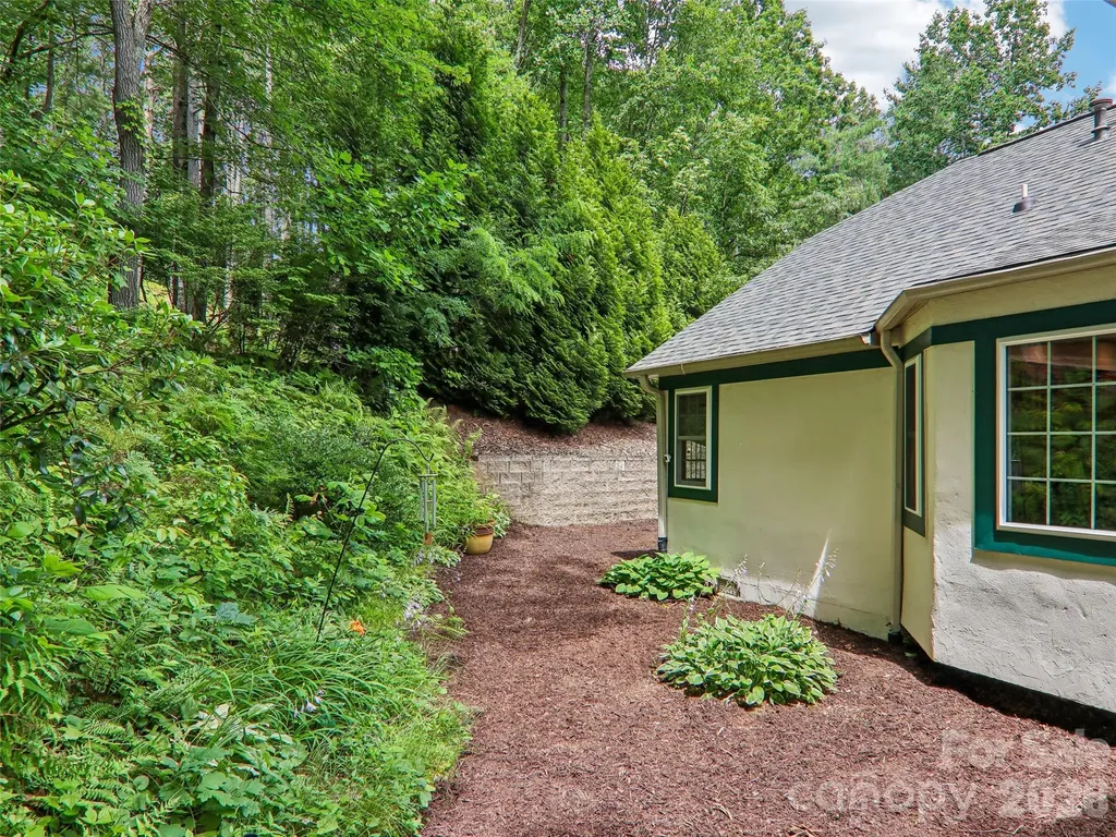 3106 Essex Path Hendersonville NC 28791
