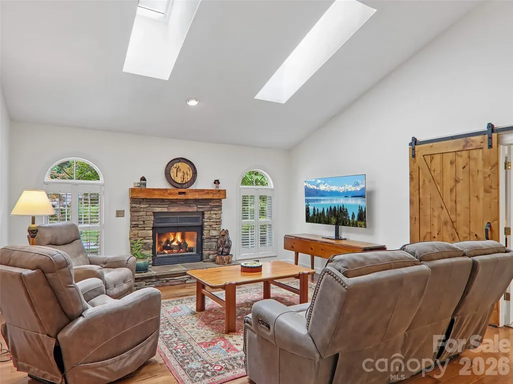 3106 Essex Path Hendersonville NC 28791