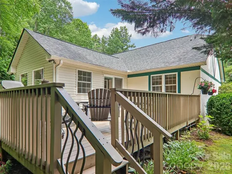 3106 Essex Path Hendersonville NC 28791