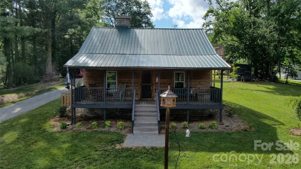 38 Lloyd Barnwell Road Hendersonville NC 28792