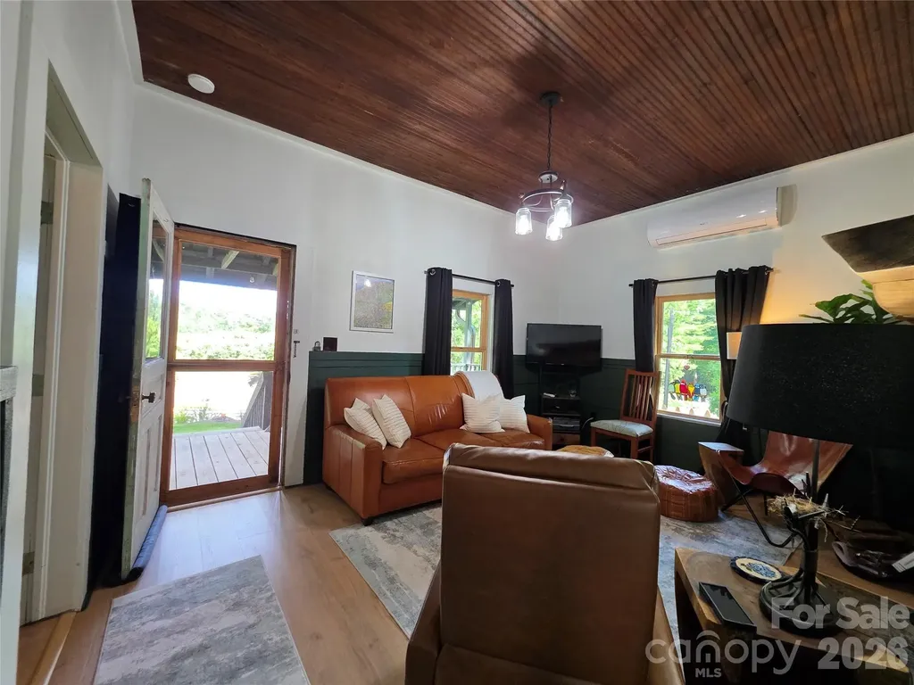 38 Lloyd Barnwell Road Hendersonville NC 28792