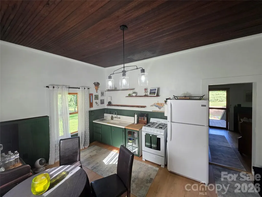 38 Lloyd Barnwell Road Hendersonville NC 28792