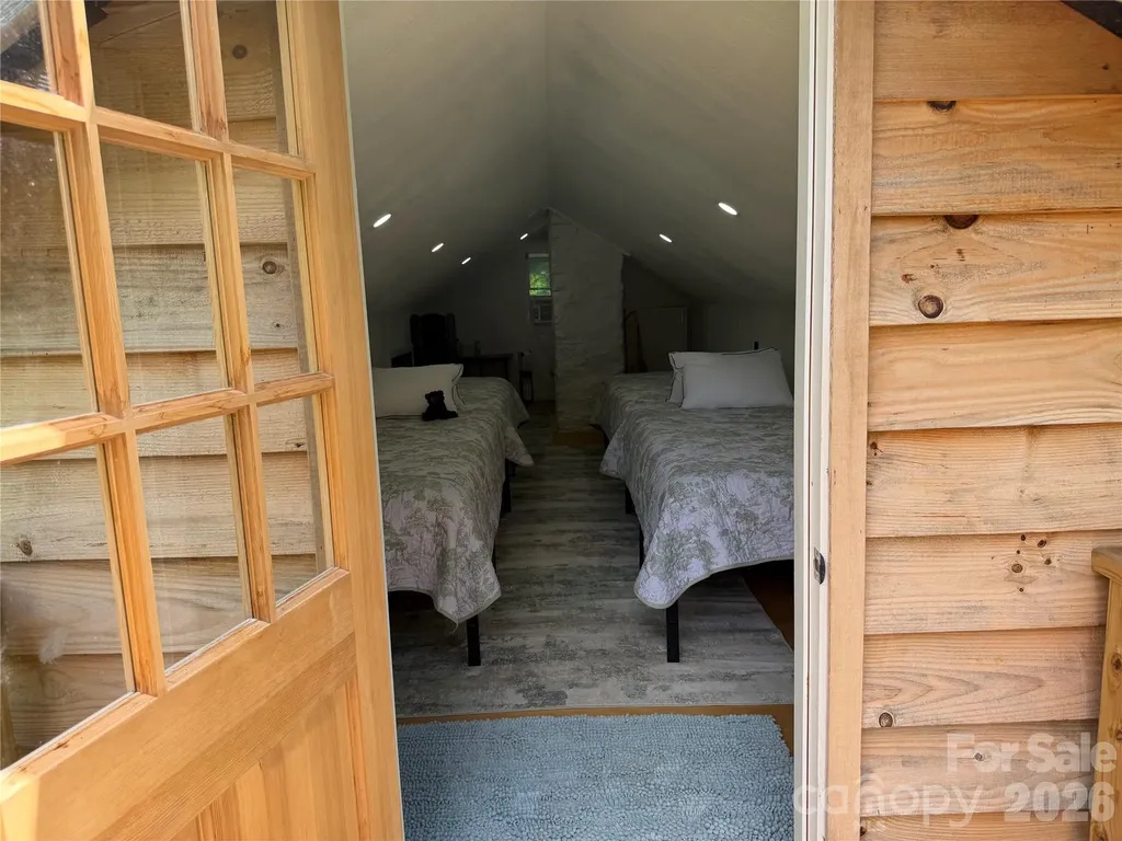38 Lloyd Barnwell Road Hendersonville NC 28792