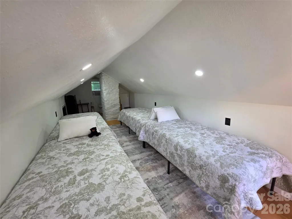 38 Lloyd Barnwell Road Hendersonville NC 28792