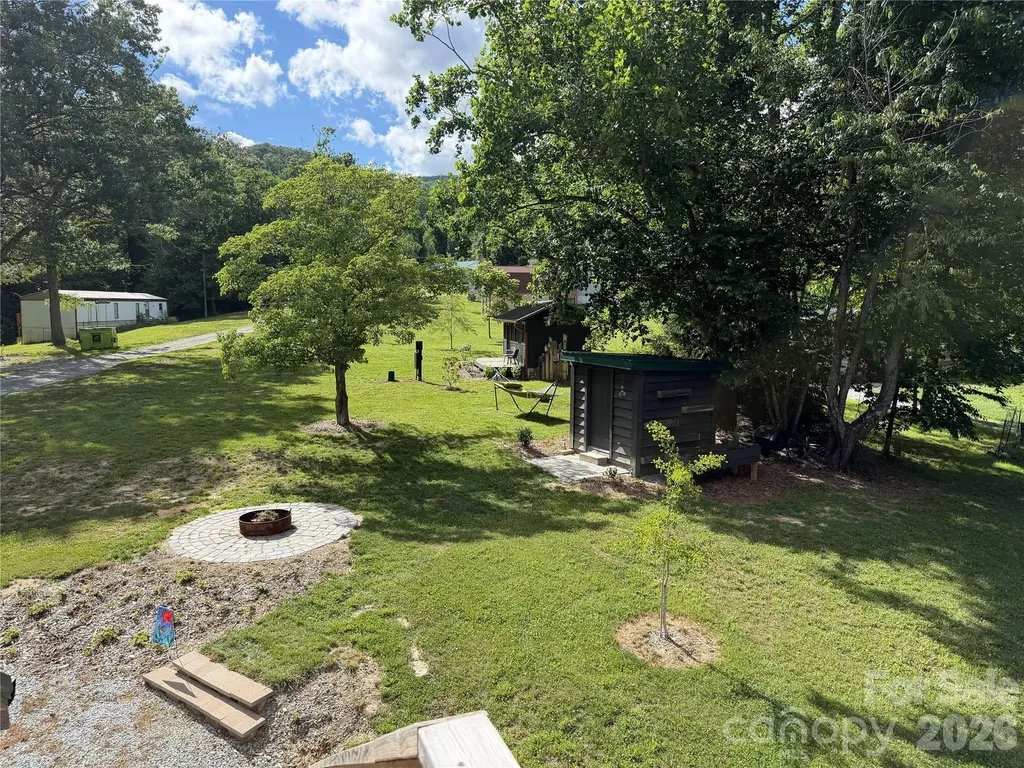 38 Lloyd Barnwell Road Hendersonville NC 28792