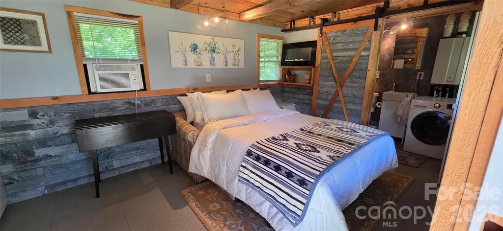 38 Lloyd Barnwell Road Hendersonville NC 28792
