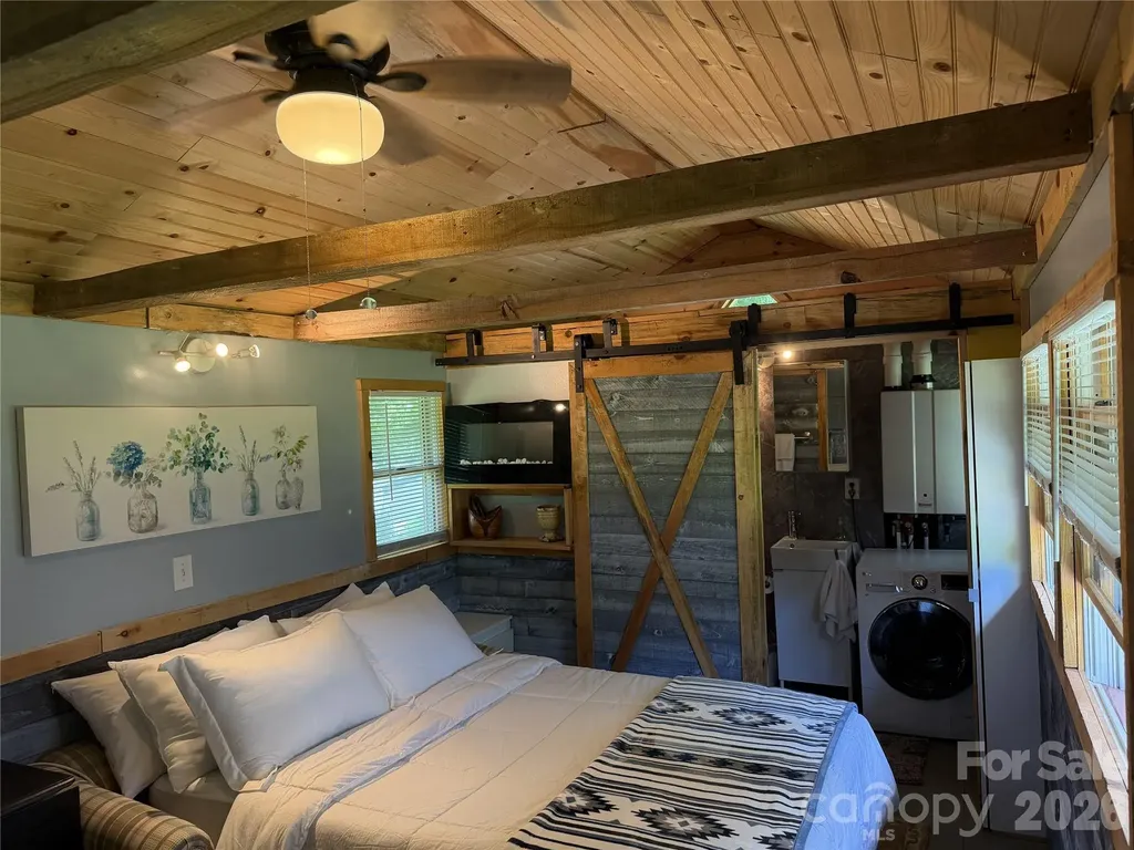 38 Lloyd Barnwell Road Hendersonville NC 28792