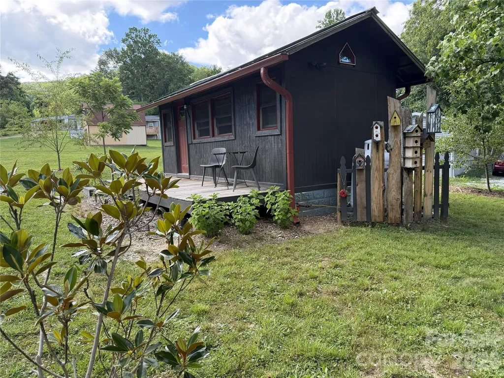 38 Lloyd Barnwell Road Hendersonville NC 28792