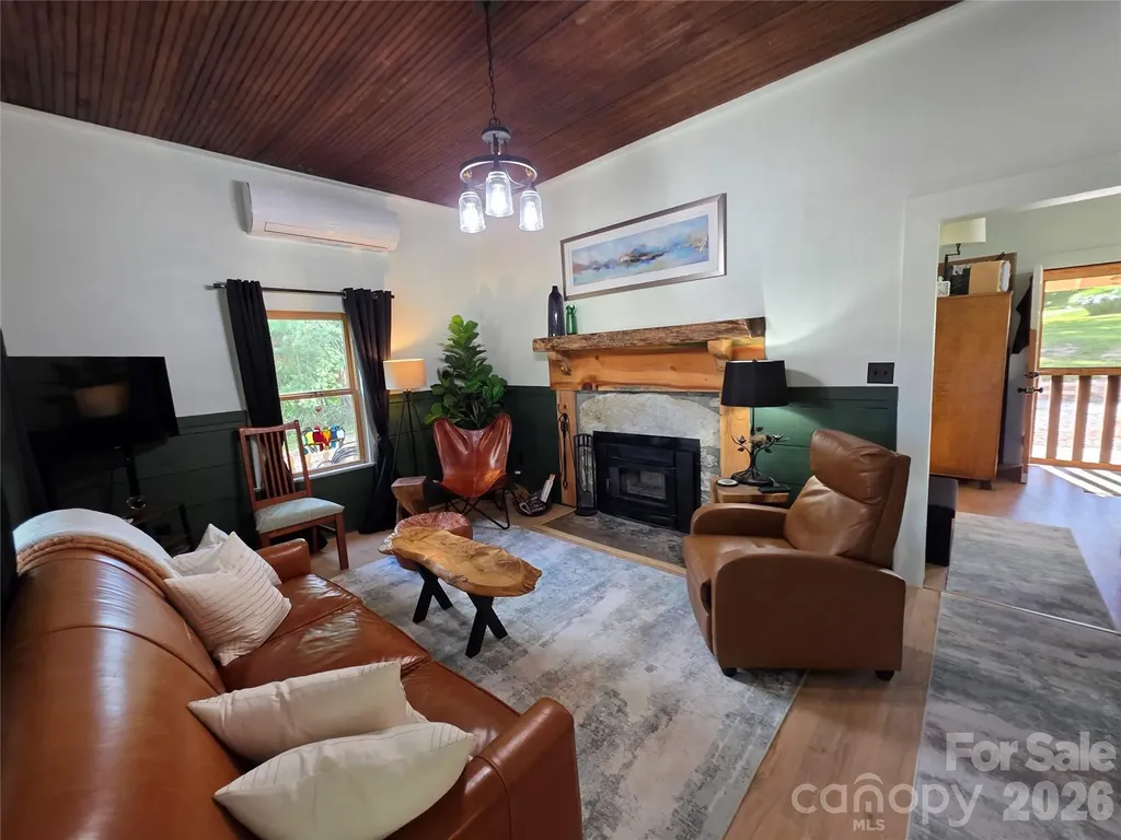 38 Lloyd Barnwell Road Hendersonville NC 28792