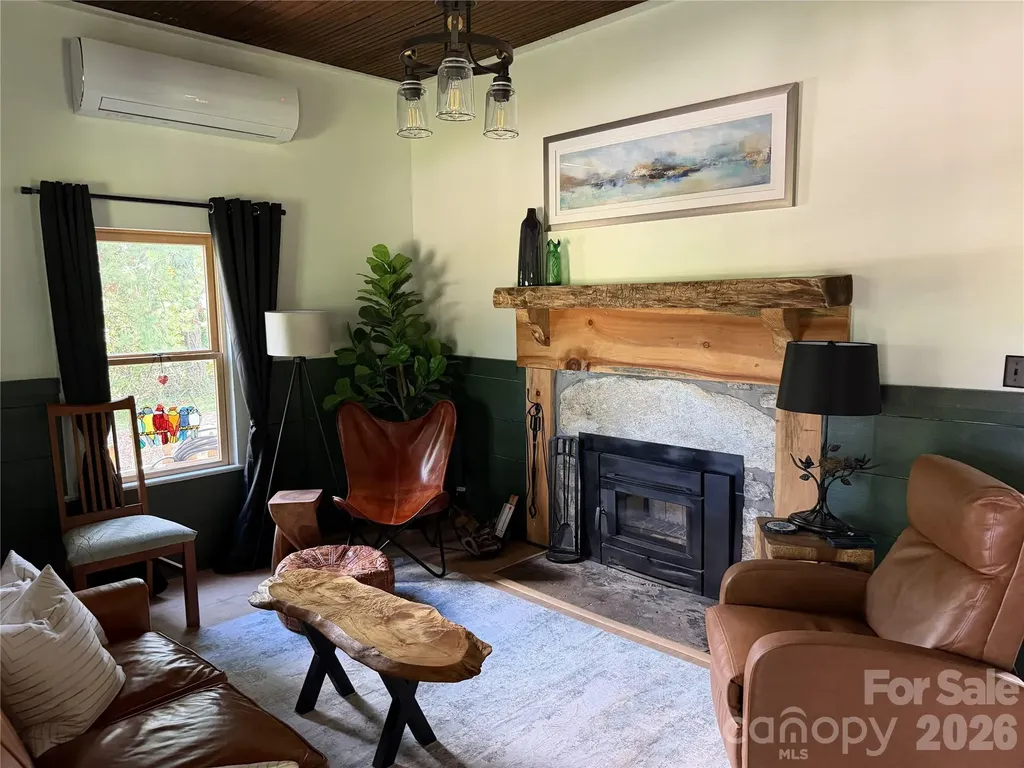 38 Lloyd Barnwell Road Hendersonville NC 28792