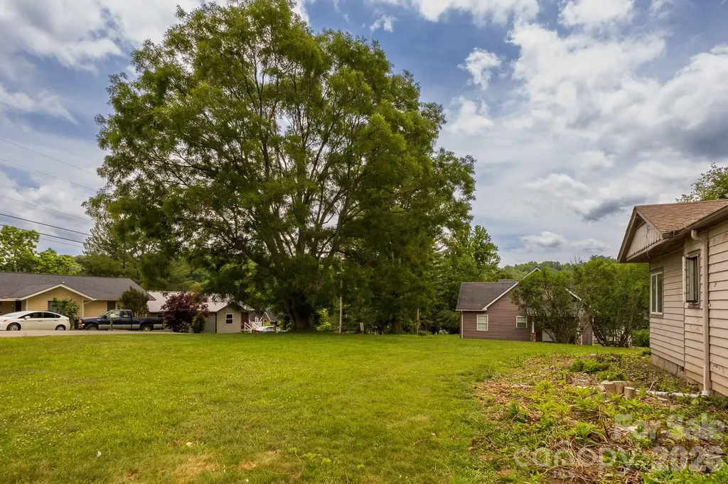 115 Church Street Burnsville NC 28714