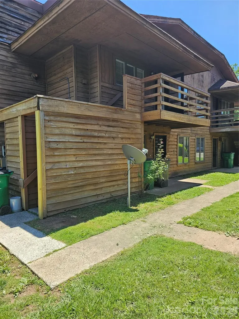 1831 J Julian Lane Charlotte NC 28208