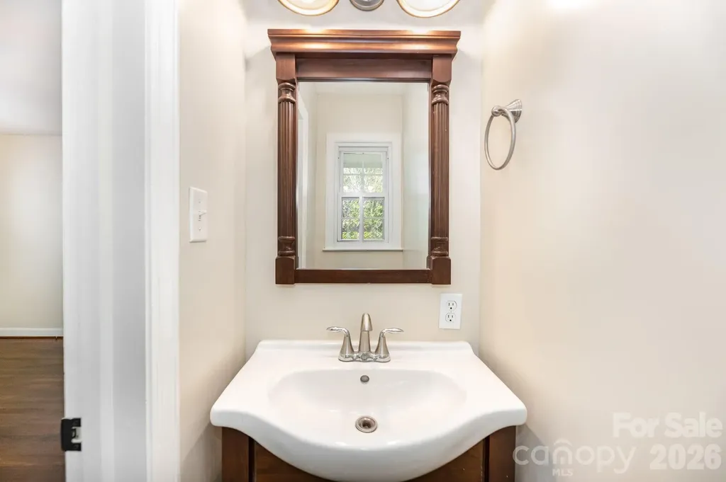 1355 Leheigh Court Winston Salem NC 27103