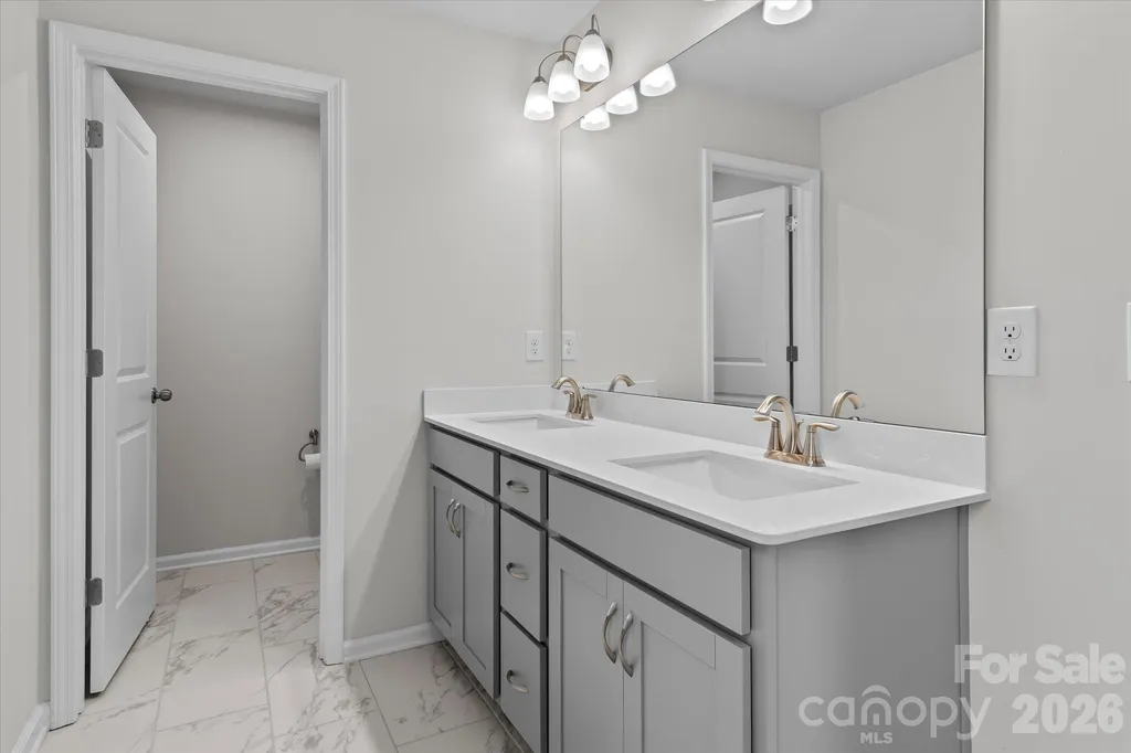 8122 Downy Oak Lane Charlotte NC 28269