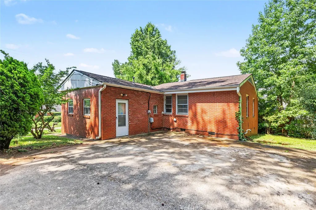 2000 Russell Avenue Charlotte NC 28216