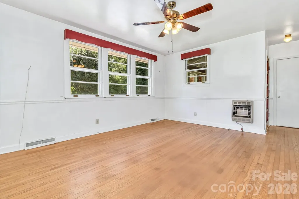 907 W Blue Ridge Road East Flat Rock NC 28726