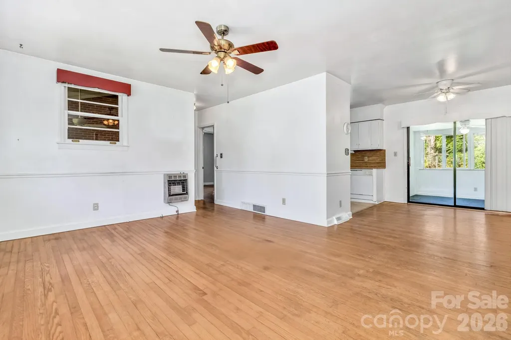 907 W Blue Ridge Road East Flat Rock NC 28726