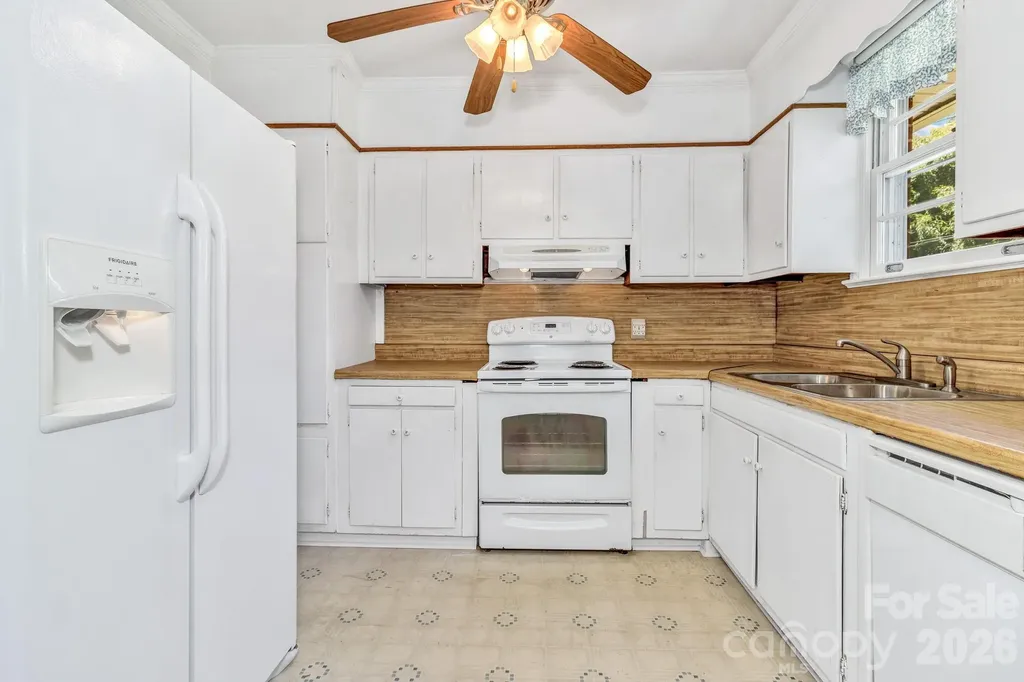 907 W Blue Ridge Road East Flat Rock NC 28726