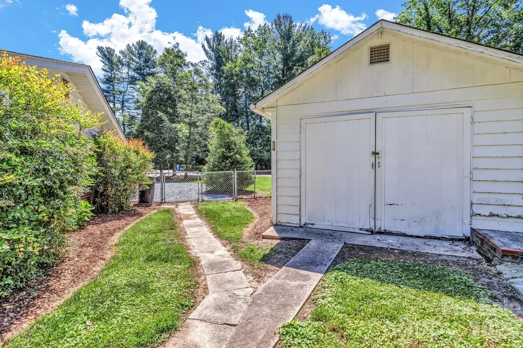 907 W Blue Ridge Road East Flat Rock NC 28726